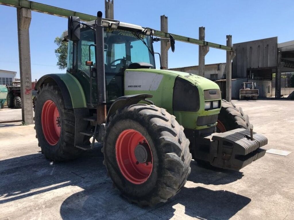 Trattore gommato CLAAS Ares 696 RZ
